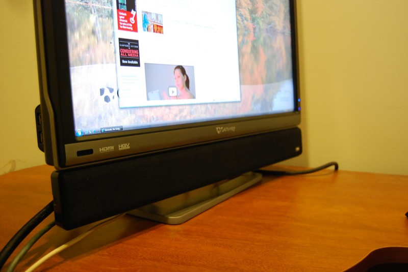 Illustration for article titled Gateway XHD3000 Extreme HD 30-Incher Reviewed (Verdict: Really Ties The Room Together)